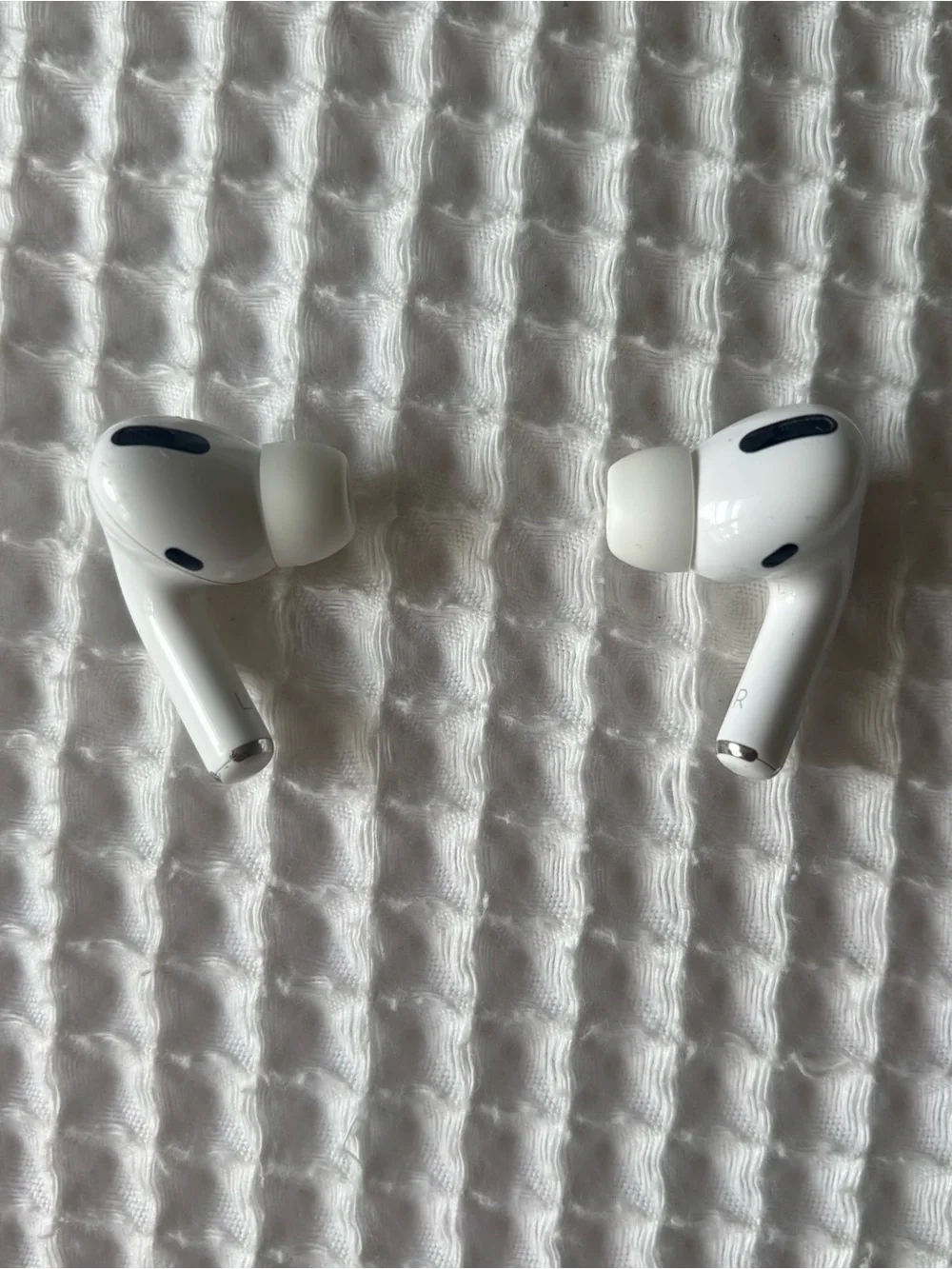 AirPods Pro (1st Gen) with MagSafe Charging Case